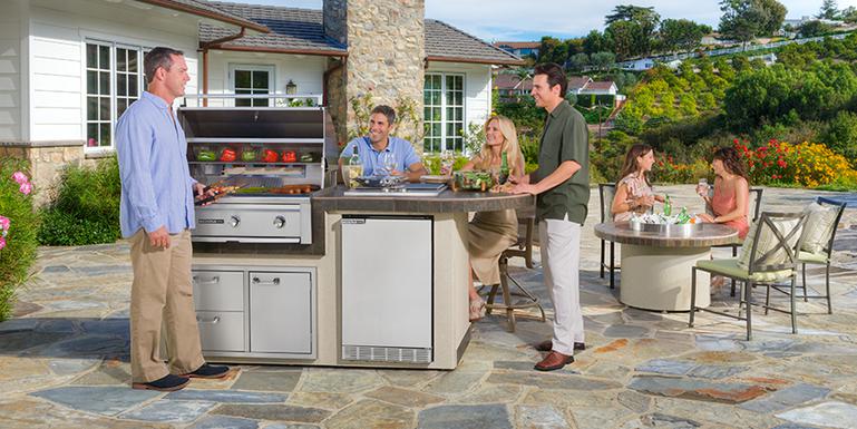 Lynx outdoor kitchen island Lifestyle Outdoor Kitchens