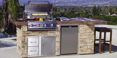 Bull outdoor kitchen island Lifestyle Outdoor Kitchens